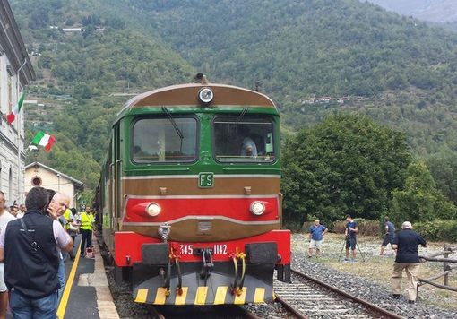 Treni storici Piemonte: “A tutto vapore” da Torino ad Alba e nel cuore delle Langhe