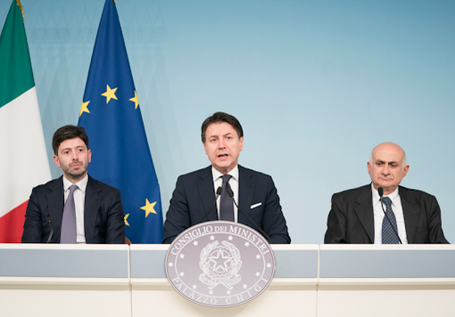 Il premier Conte e il ministro della salute Speranza, qui col professor Ippolito, direttore scientifico dell'Istituto "Spallanzani" di Roma