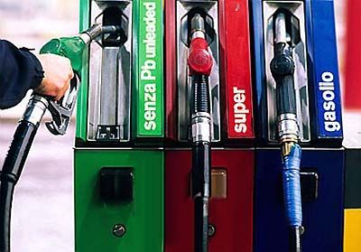 Cambia la rete di distribuzione della benzina low cost nel cuneese, cedute 3 stazioni