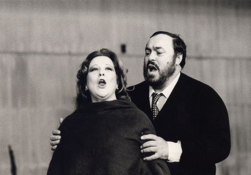 Il soprano Luciana Serra con Pavarotti, anno 1983 Il soprano Luciana Serra con Pavarotti, anno 1983