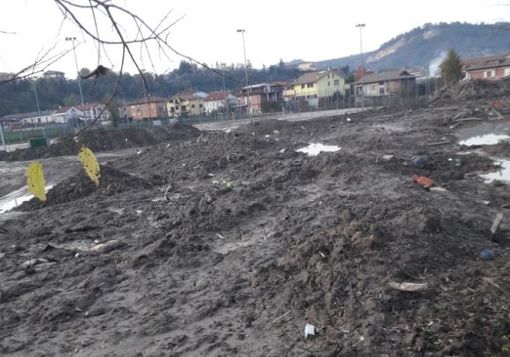 I detriti dell'alluvione sul piazza Le Val