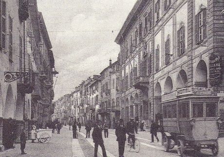 Via Roma d'altri tempi