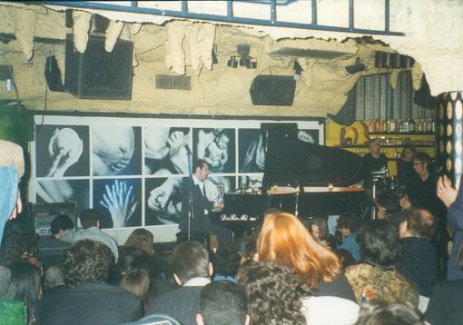 Vinicio Capossela in concerto nell'inconfondibile ambientazione del Le Macabre