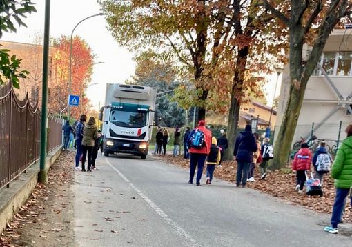 "Nonni vigile" per rendere più sicuri gli ingressi nelle scuole saluzzesi: la proposta della minoranza al sindaco