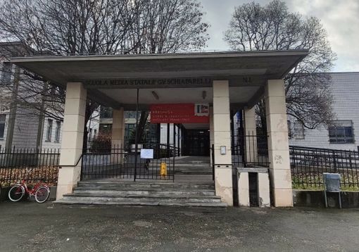 Ingresso dell'Istituto Comprensivo Santorre di Santarosa a Savigliano