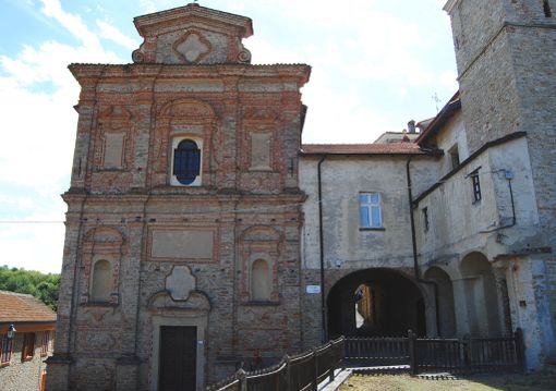 Cravanzana: il museo a cielo aperto della nocciola e il grande falò