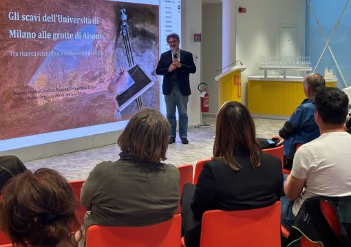 Il professor Umberto Tecchiati, docente di Preistoria ed Ecologia preistorica all'Università degli Studi di Milano Il professor Umberto Tecchiati, docente di Preistoria ed Ecologia preistorica all'Università degli Studi di Milano