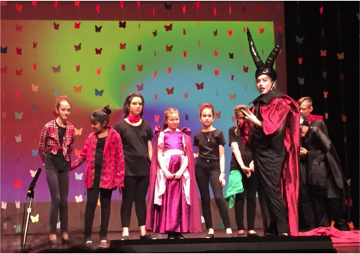 “Malefica e i nativi digitali”, spettacolo al Sociale di Alba con le quinte della Montessori