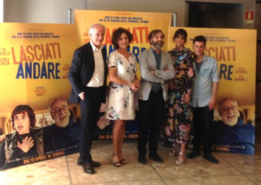 Il cast di "Lasciati Andare"