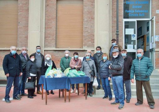 La protesta del Circolo Acli di Saluzzo e le foto insieme a Calderoni, Lingua e Falda - FOTO MAURO PIOVANO La protesta del Circolo Acli di Saluzzo e le foto insieme a Calderoni, Lingua e Falda - FOTO MAURO PIOVANO