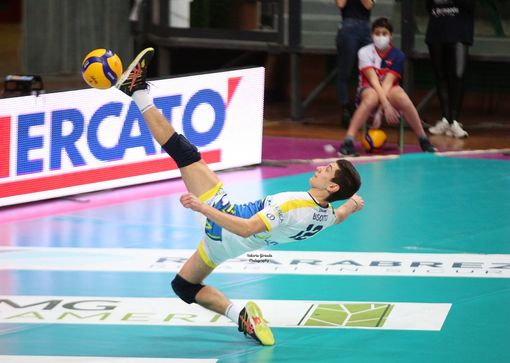 Una spettacolare difesa di Francesco Bisotto (Foto di Valerio Giraudo)