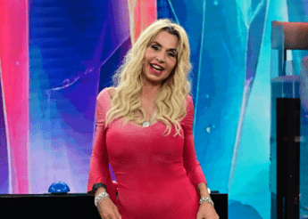 Valeria Marini, la truffa alla madre: "Grazie alla fede ne siamo uscite"