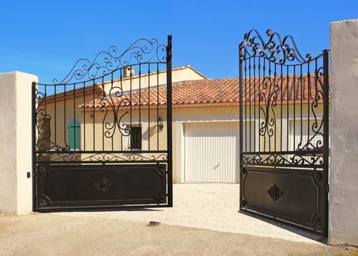 Come trasformare un cancello tradizionale in cancello automatico: tutti i componenti necessari Come trasformare un cancello tradizionale in cancello automatico: tutti i componenti necessari