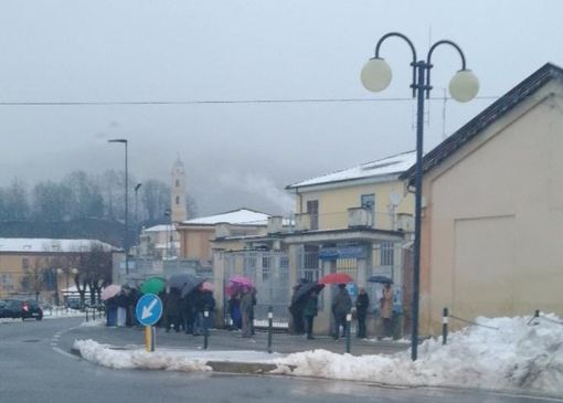Anche a Ceva è corsa al passaporto: oltre 500 persone per l'open day Anche a Ceva è corsa al passaporto: oltre 500 persone per l'open day