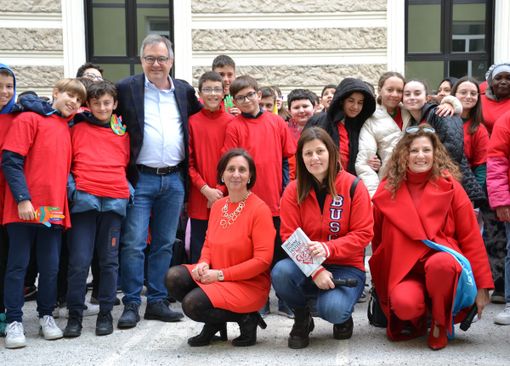 Stamattina a Busca il flash mob "100 donne vestite di rosso"