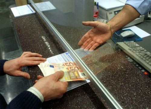 Rifreddo, niente riflettori per lo sportello della Banca Regionale Europea chiuso da giorni