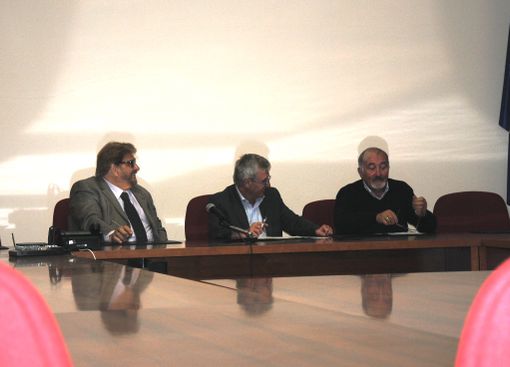 Il presidente Uncem Piemonte Lido Riba, il presidente della CM del MOnviso Aldo Perotti ed il presidente del Consiglio della Comunità MOntana Raimondo Sacco