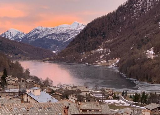 Tramonto su Pontechianale - Foto di di Aranzazu Pernas Tramonto su Pontechianale - Foto di di Aranzazu Pernas
