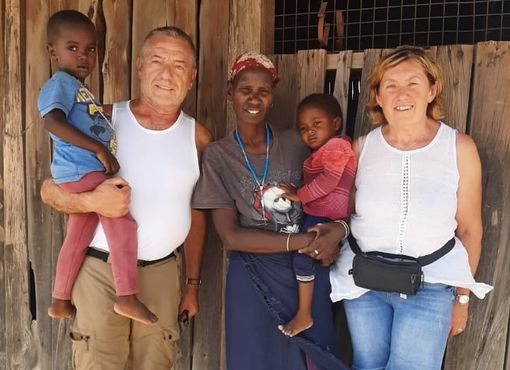 Paolo Mattio con la moglie Agnese Garnero in Kenya nella missione di Marsabit Paolo Mattio con la moglie Agnese Garnero in Kenya nella missione di Marsabit