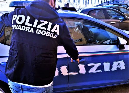 Lite in auto a Cuneo, lui la colpisce con un martello: in carcere per tentato omicidio Lite in auto a Cuneo, lui la colpisce con un martello: in carcere per tentato omicidio
