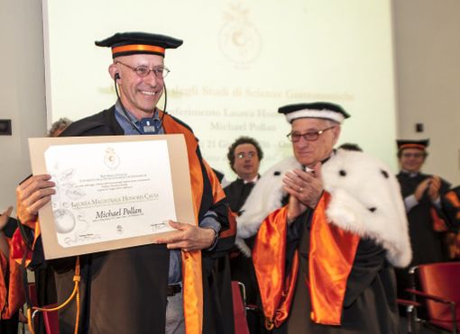 La consegna della laurea ad Honoris a Michael Pollan La consegna della laurea ad Honoris a Michael Pollan