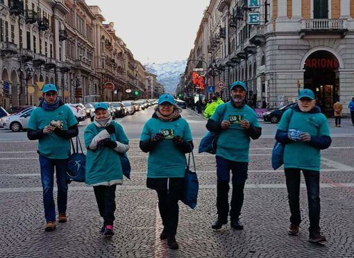 Cuneo: distribuiti 2000 opuscoli contro le dipendenze durante la fiaccolata olimpica Cuneo: distribuiti 2000 opuscoli contro le dipendenze durante la fiaccolata olimpica