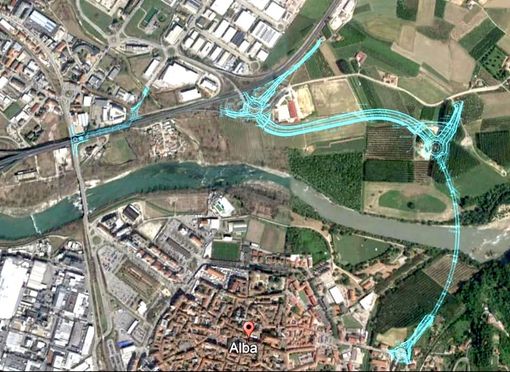 Nella rappresentazione pubblicata dall'assessore Bolla il tracciato del terzo ponte e, sulla destra, quello della variante che dovrà collegare corso Canale all'area di viale Artigianato
