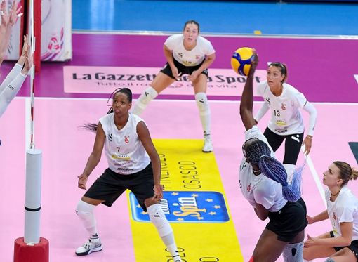 Volley: Honda Olivero S.Bernardo Cuneo attesa dall'allenamento congiunto con la Wash4Green Pinerolo Volley: Honda Olivero S.Bernardo Cuneo attesa dall'allenamento congiunto con la Wash4Green Pinerolo