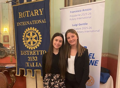 Le due studentesse della 5ªB del Liceo Soleri Bertoni di Saluzzo, Alissa Carle e Anna Rinaudo, che hanno partecipato al progetto Rotary Youth Program of Enrichment Le due studentesse della 5ªB del Liceo Soleri Bertoni di Saluzzo, Alissa Carle e Anna Rinaudo, che hanno partecipato al progetto Rotary Youth Program of Enrichment
