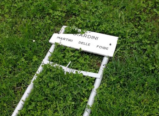 Mondovì, danneggiata la targa dedicata ai martiri delle Foibe