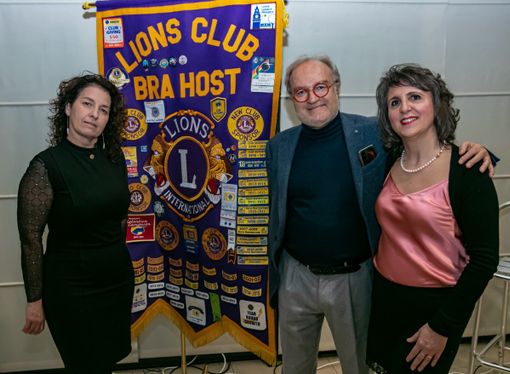 Nella foto di Maurizio Mangino, Carlo Miravalle con il presidente del LC Bra Host, Monia Rullo ed il vice cerimoniere, Silvia Gullino Nella foto di Maurizio Mangino, Carlo Miravalle con il presidente del LC Bra Host, Monia Rullo ed il vice cerimoniere, Silvia Gullino