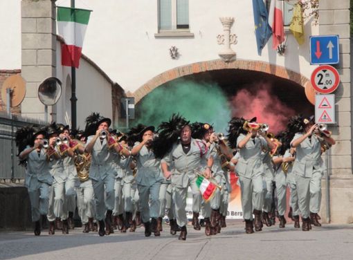 Dagli inni militari al jazz: in arrivo a Bra il concerto della Fanfara dei Bersaglieri Arturo Scattini Dagli inni militari al jazz: in arrivo a Bra il concerto della Fanfara dei Bersaglieri Arturo Scattini