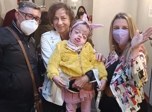 La piccola Alice con Gianna Nannini