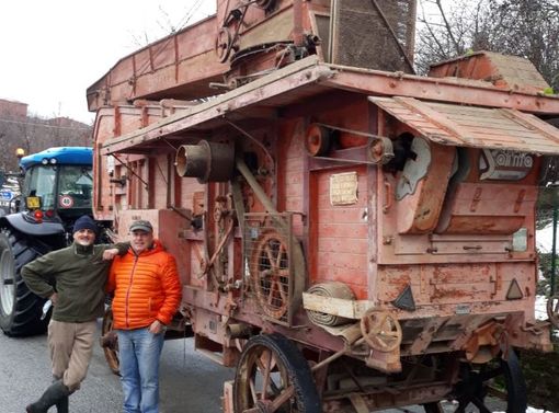 A Niella Tanaro una trebbiatrice del dopoguerra per la festa del pane 2021