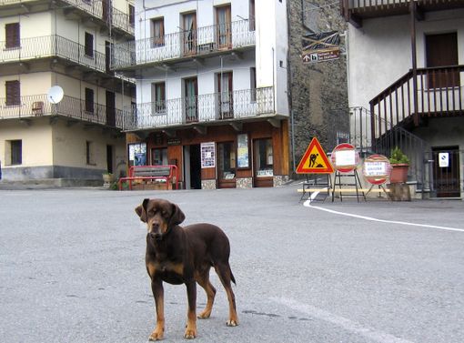 Con tanti “se”, molti “ma” e parecchia diffidenza il Comune di Crissolo accetta il dono dell’architetto Maurino: l'ex albergo &quot;La meira&quot;