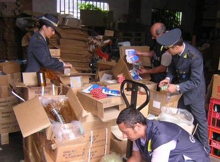 Scoperto nel fossanese un traffico illecito di autoricambi e individuato un laboratorio clandestino Scoperto nel fossanese un traffico illecito di autoricambi e individuato un laboratorio clandestino