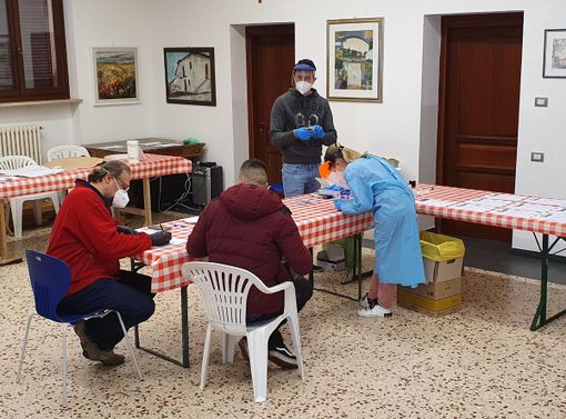 Roddino ripete lo screening tra i suoi residenti. Oltre cento persone testate Roddino ripete lo screening tra i suoi residenti. Oltre cento persone testate