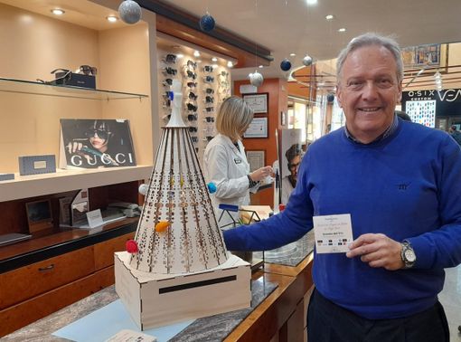 Anche Ottica Rosso aderisce a “Rendi il Tuo Regalo di Natale un Pezzo Unico” Anche Ottica Rosso aderisce a “Rendi il Tuo Regalo di Natale un Pezzo Unico”