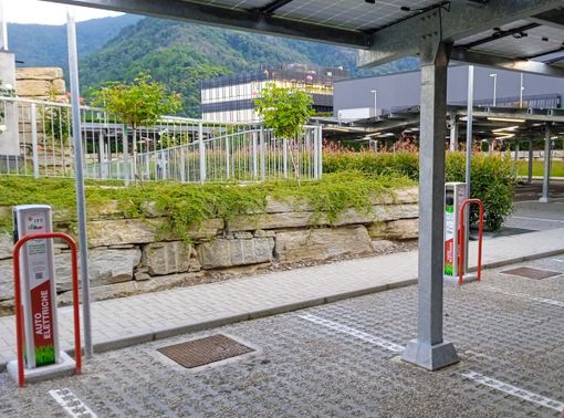 Installate sei stazioni di ricarica per veicoli elettrici e plug-in alla ITT di Barge Installate sei stazioni di ricarica per veicoli elettrici e plug-in alla ITT di Barge