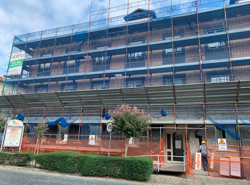 A Savigliano un volto tutto nuovo per il palazzo tra corso Roma e via Frutteri