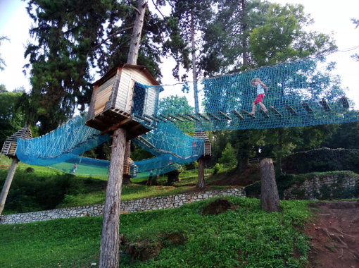 A Borgo riapre il parco Grandis con il suo avventuroso percorso tra gli alberi A Borgo riapre il parco Grandis con il suo avventuroso percorso tra gli alberi