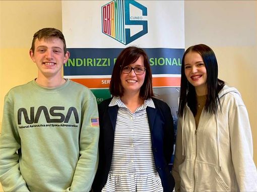 I due studenti del Grandis con la docente Cinzia Garino I due studenti del Grandis con la docente Cinzia Garino