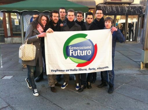 Lo stand di Generazione Futuro stamattina a Saluzzo (© targatocn.it)