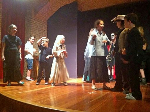 Dogliani: grande successo per lo spettacolo dei ragazzi del corso di teatro