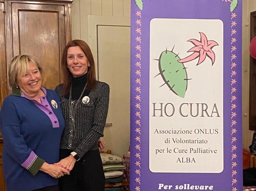 A sinistra Maria Vittoria Oddero, vicepresidente e fondatrice di "Ho Cura" con l'attuale presidente Luciana Saglietti A sinistra Maria Vittoria Oddero, vicepresidente e fondatrice di "Ho Cura" con l'attuale presidente Luciana Saglietti
