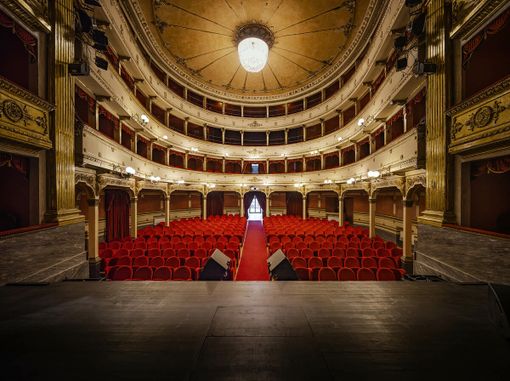 Il palco del Teatro Toselli - fotografia di Daniele Molineris