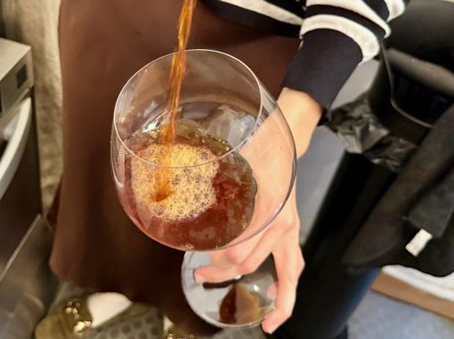 La tradizione giapponese del caffè in un calice di cristallo