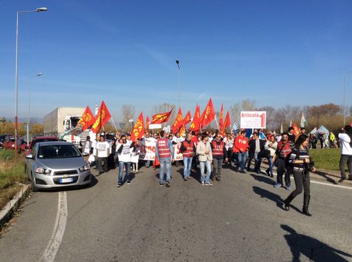 Un'immagine dello sciopero del 13 novembre scorso a Cuneo