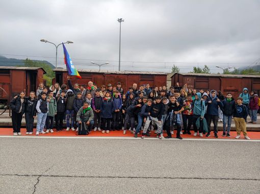 Toccante visita didattica per gli alunni di Carrù nel segno del ricordo [FOTO]