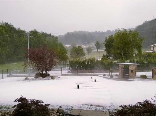 Cervasca imbiancata dalla grandine